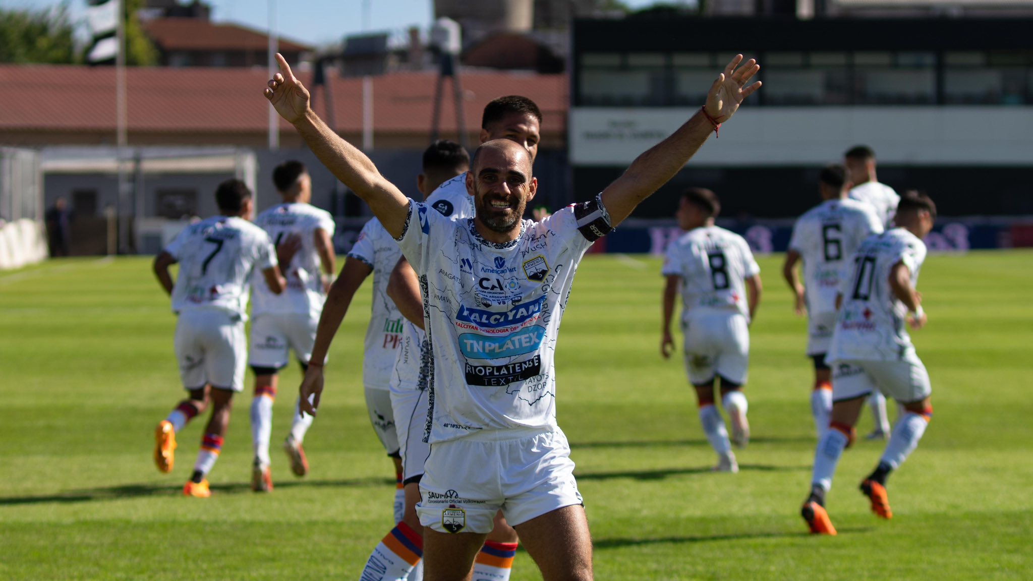 Armenio hizo un gran partido ante Riestra pero cayó por penales