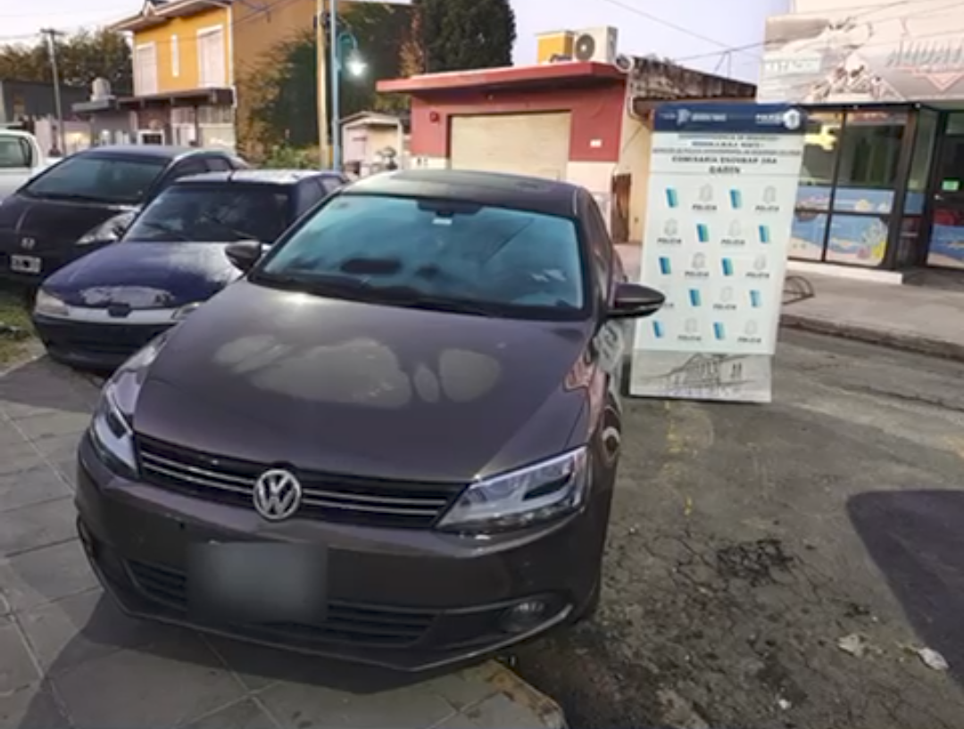 Cayó uno de los autores de entraderas a adultos mayores y se secuestró el auto que utilizaba la banda