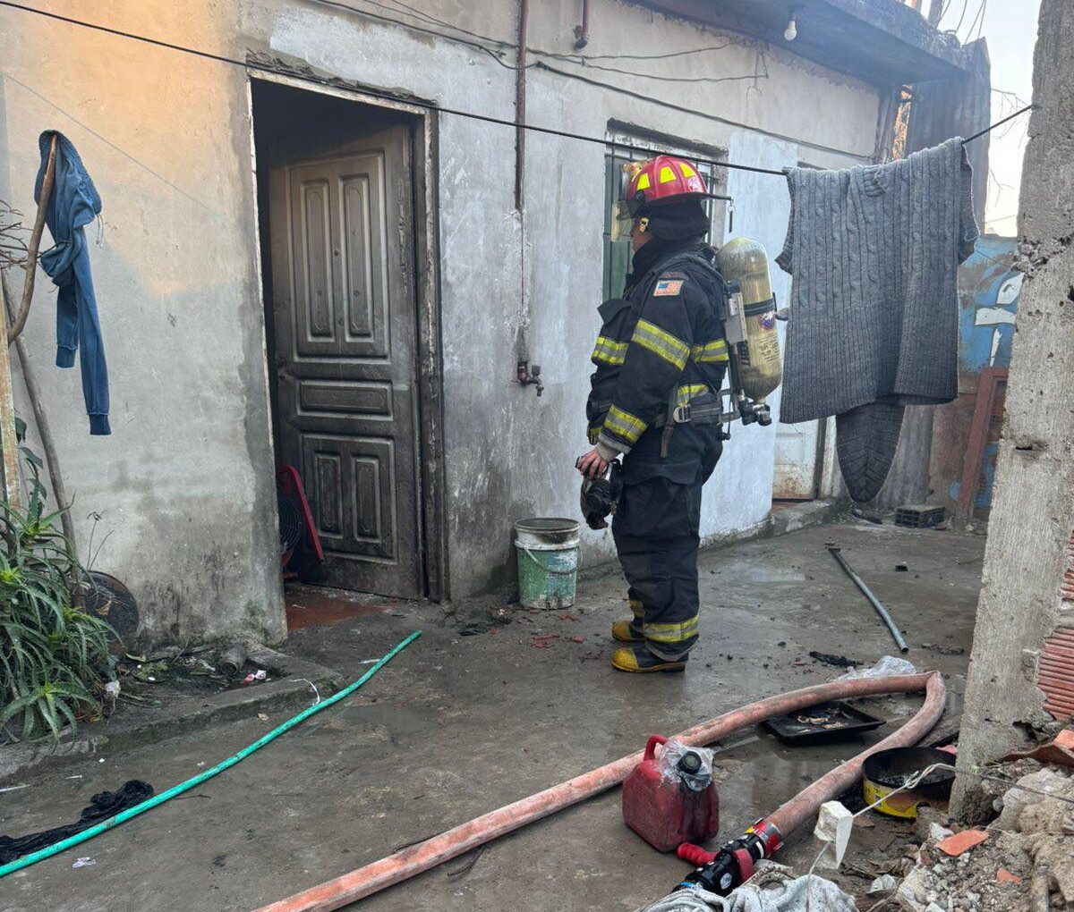 Incendio en una vivienda de Garín: tres personas resultaron con quemaduras