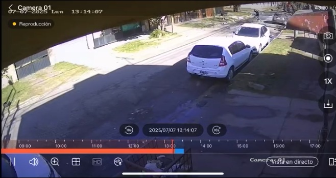 Arriba de la bicicleta, hizo disparos en el barrio Lambaré 