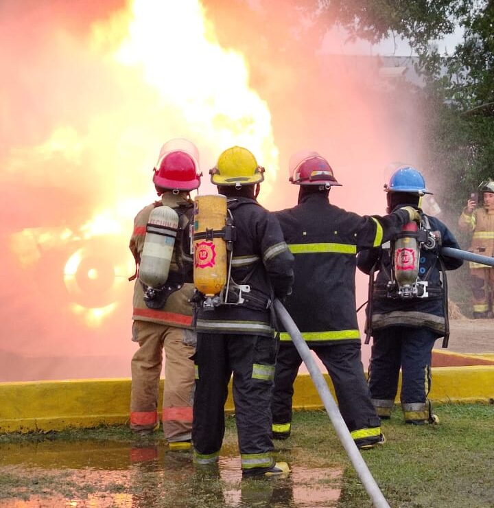 Bomberos de diversos países se capacitan en Garín