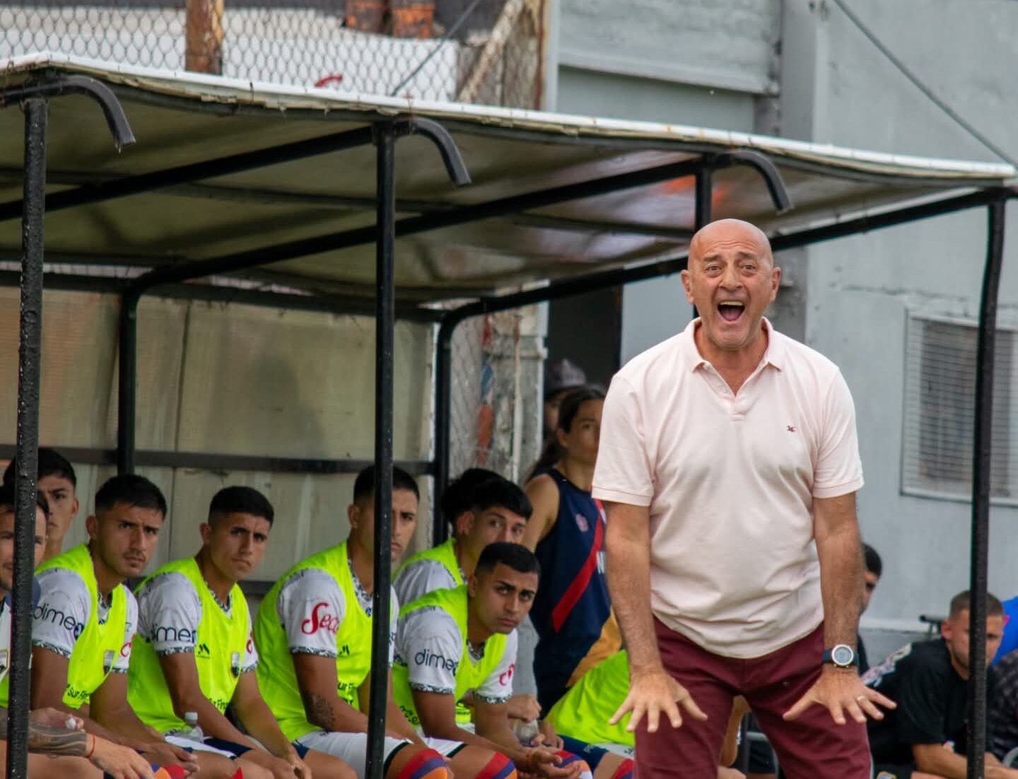 Marcelo Fuentes dejó de ser el entrenador de Armenio