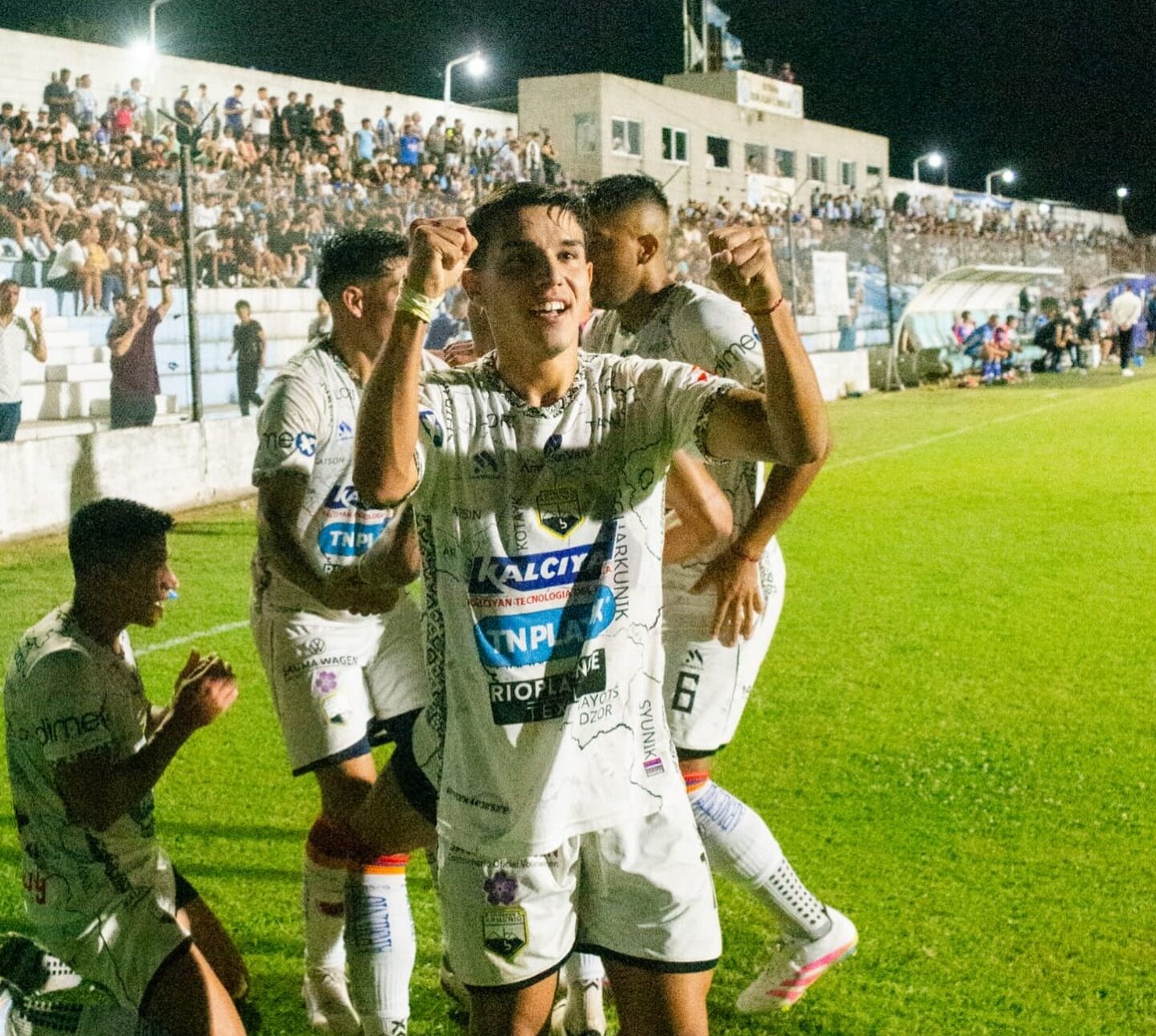 Armenio derrotó a Argentino de Merlo y ahora va por el ascenso