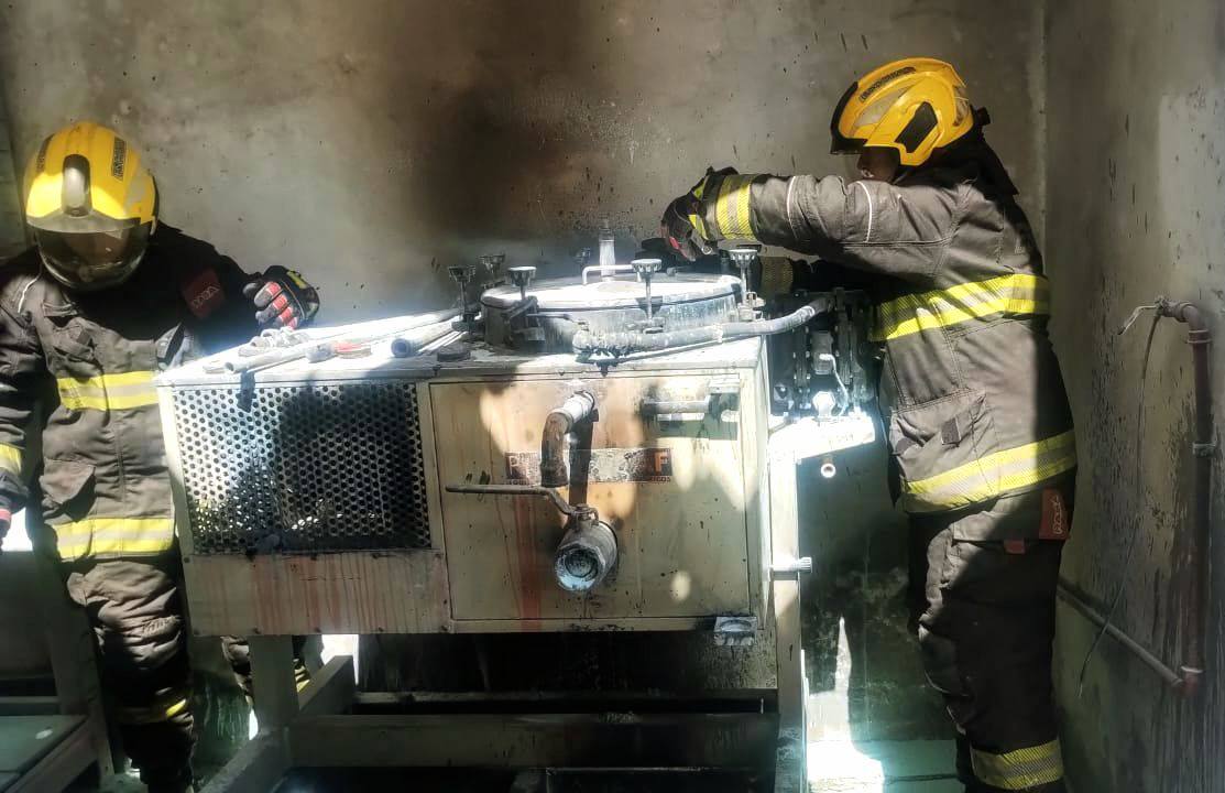 Matheu: importante operativo de bomberos por incendio en una fábrica sobre Ruta 25
