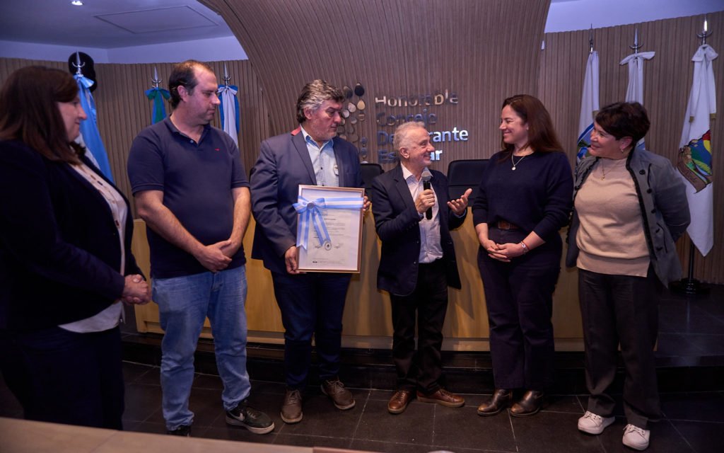 Los doctores Langone y Torrico Gamarra recibieron un reconocimiento
